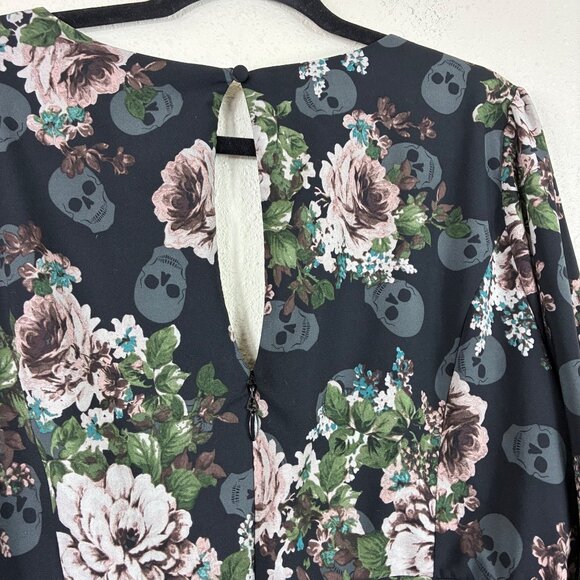Torrid Peplum Crepe Sweetheart Neck Top Skull Floral Size 1X Whimsigoth - Picture 9 of 11